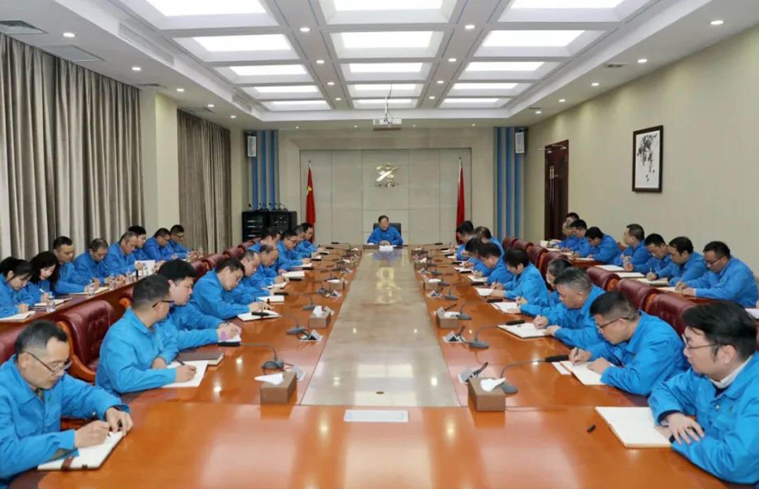 學(xué)習(xí)民營(yíng)企業(yè)座談會(huì)精神——森源集團(tuán)：發(fā)揮裝備能力強(qiáng)、制造能力強(qiáng)、創(chuàng)新能力強(qiáng)的優(yōu)勢(shì)，堅(jiān)守主業(yè)、做強(qiáng)實(shí)業(yè)。